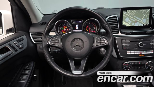 Mercedes-Benz GLE-Class 2018 — photo 19