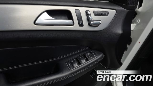 Mercedes-Benz GLE-Class 2018 — photo 24