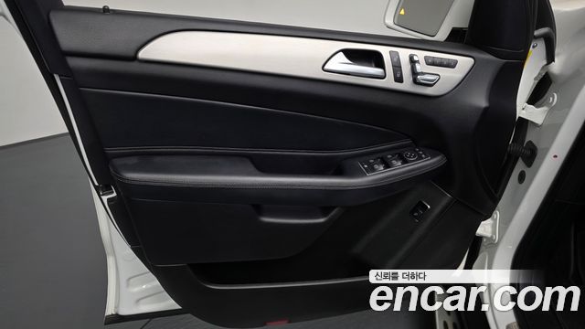 Mercedes-Benz GLE-Class 2018 — photo 14