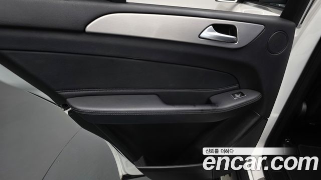 Mercedes-Benz GLE-Class 2018 — photo 15
