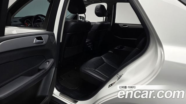 Mercedes-Benz GLE-Class 2018 — photo 16