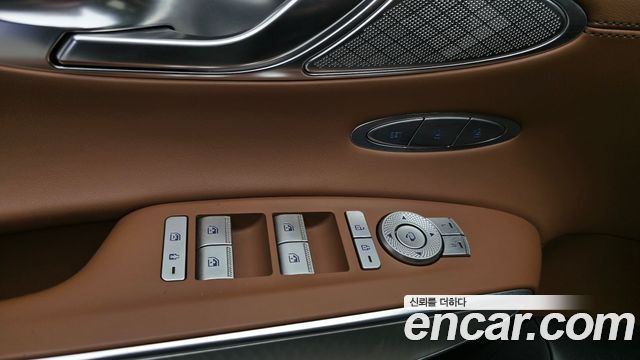 Genesis GV70 2023 — photo 17