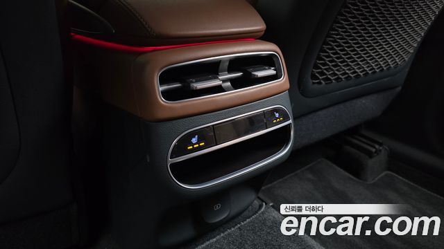Genesis GV70 2023 — photo 18
