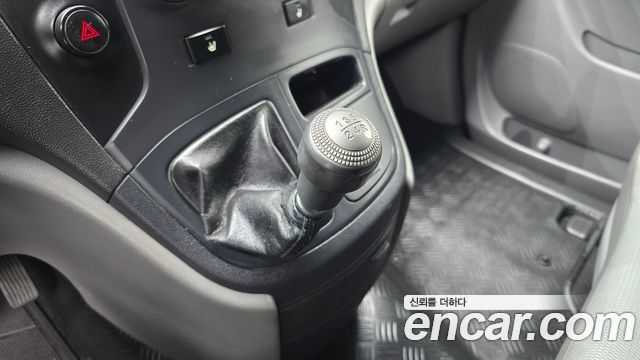 Hyundai Starex 2011 — photo 9