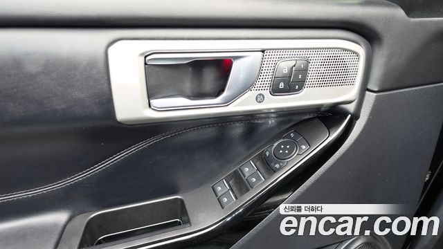 Ford Explorer 2021 — photo 27
