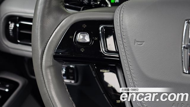 Lincoln Aviator 2021 — photo 23