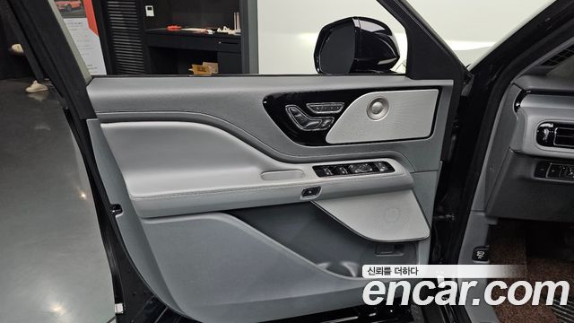 Lincoln Aviator 2021 — photo 14