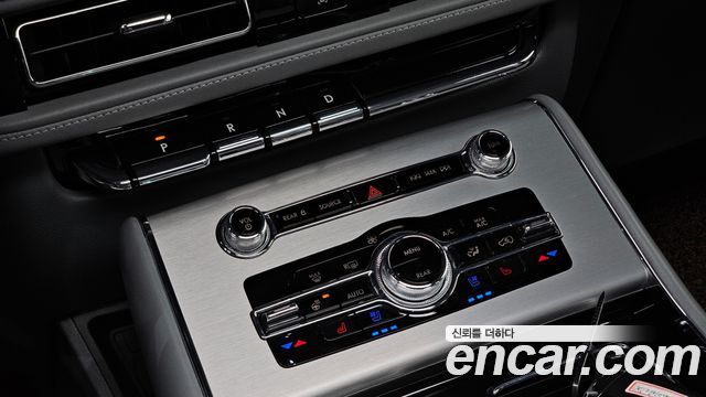 Lincoln Aviator 2021 — photo 34