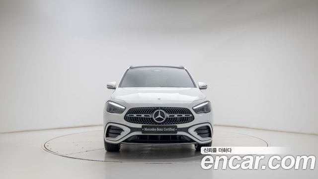 Mercedes-Benz GLA-Class 2026 — photo 3