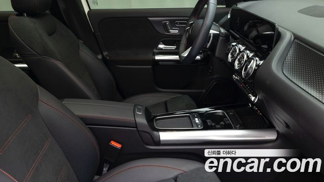 Mercedes-Benz GLA-Class 2026 — photo 9