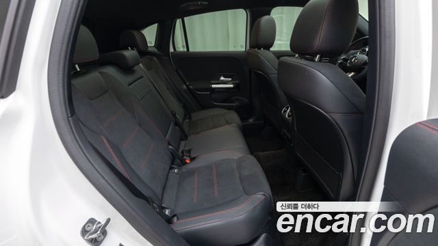 Mercedes-Benz GLA-Class 2026 — photo 10