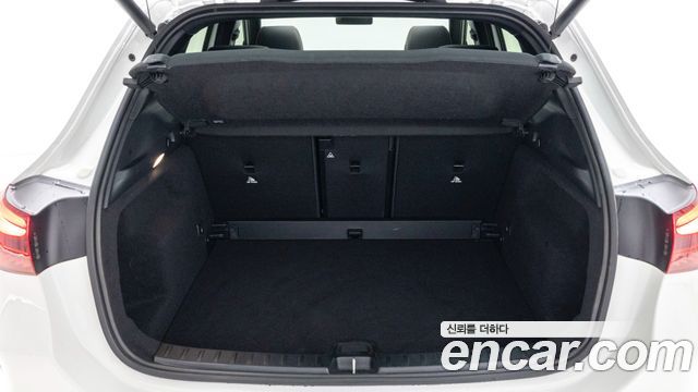 Mercedes-Benz GLA-Class 2026 — photo 11