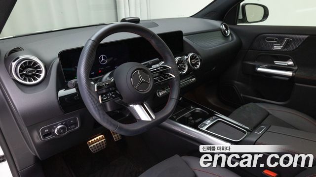 Mercedes-Benz GLA-Class 2026 — photo 13