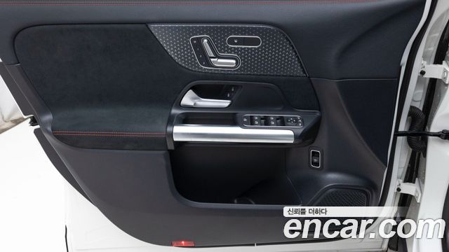 Mercedes-Benz GLA-Class 2026 — photo 15