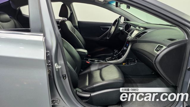 Hyundai AVANTE 2014 — photo 17