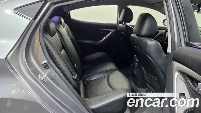 Hyundai AVANTE 2014 — photo 18