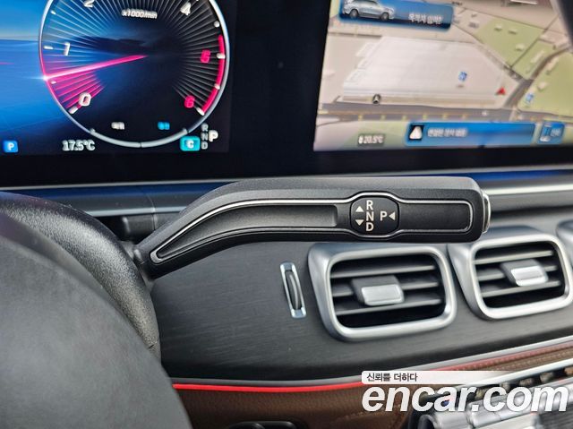 Mercedes-Benz GLS-Class 2024 — photo 9