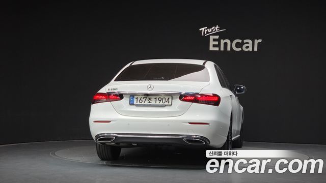Mercedes-Benz E-Class 2021 — photo 4