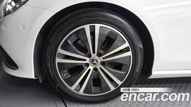 Mercedes-Benz E-Class 2021 — photo 5