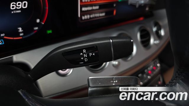 Mercedes-Benz E-Class 2021 — photo 12