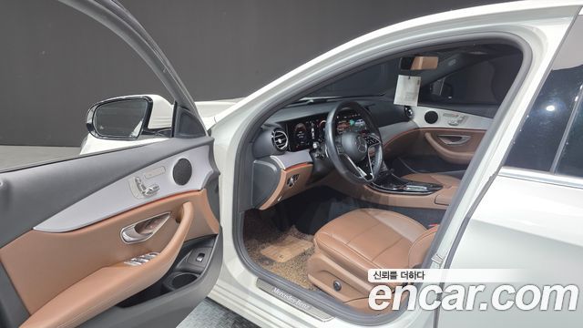 Mercedes-Benz E-Class 2021 — photo 13