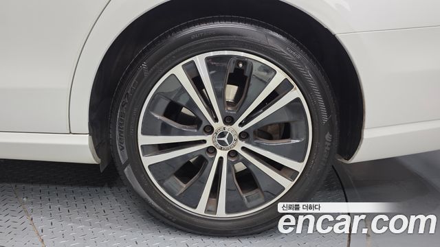 Mercedes-Benz E-Class 2021 — photo 7