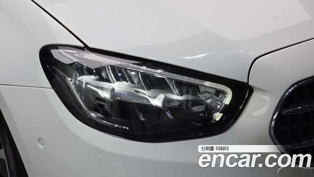 Mercedes-Benz E-Class 2021 — photo 8