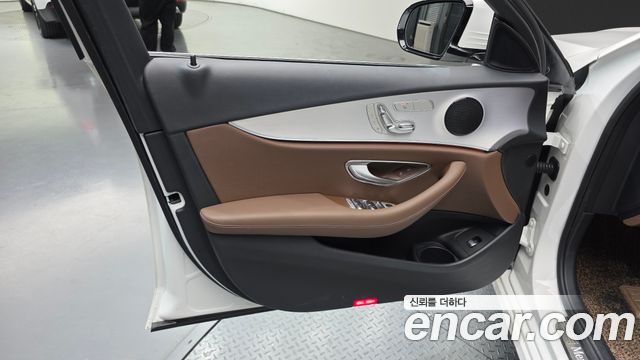 Mercedes-Benz E-Class 2021 — photo 14