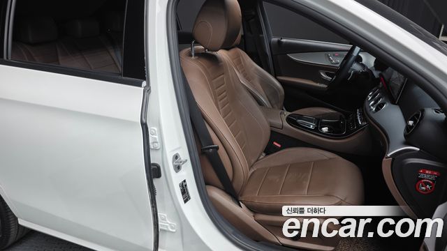 Mercedes-Benz E-Class 2021 — photo 16