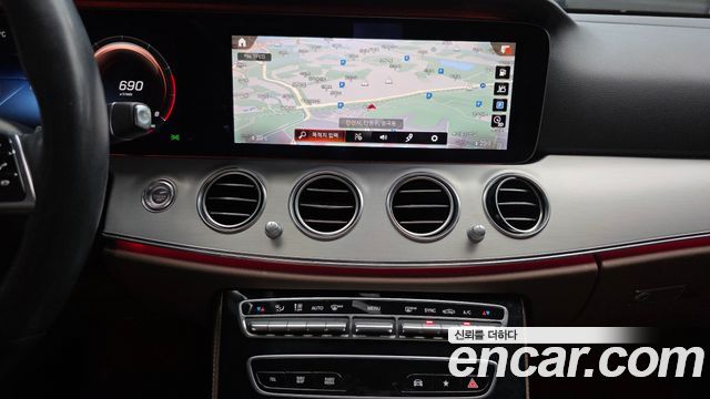 Mercedes-Benz E-Class 2021 — photo 28