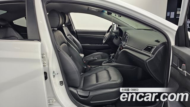 Hyundai AVANTE 2016 — photo 11