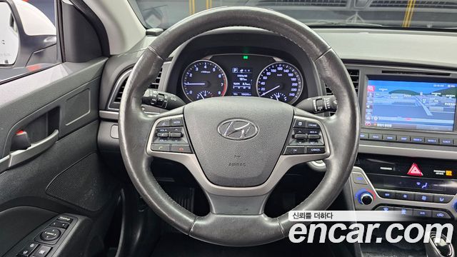 Hyundai AVANTE 2016 — photo 13
