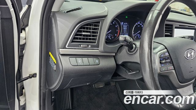 Hyundai AVANTE 2016 — photo 17