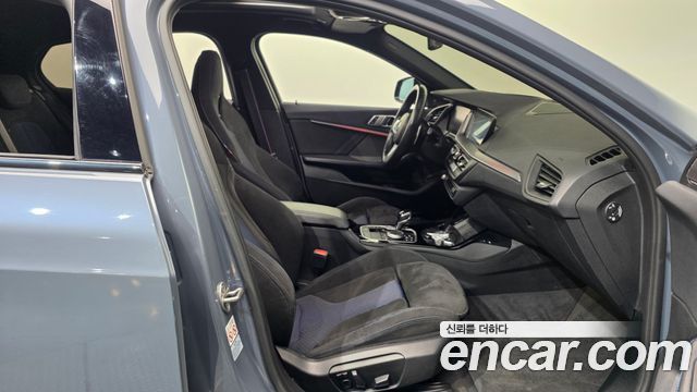 BMW 1-Series 2021 — photo 17
