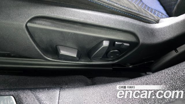 BMW 1-Series 2021 — photo 25