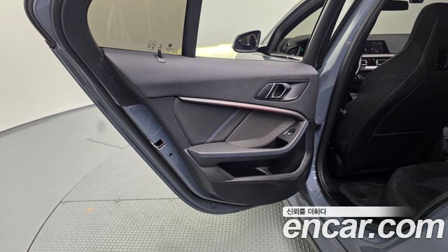 BMW 1-Series 2021 — photo 15