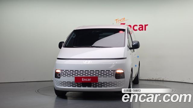 Hyundai Staria 2025 — photo 3