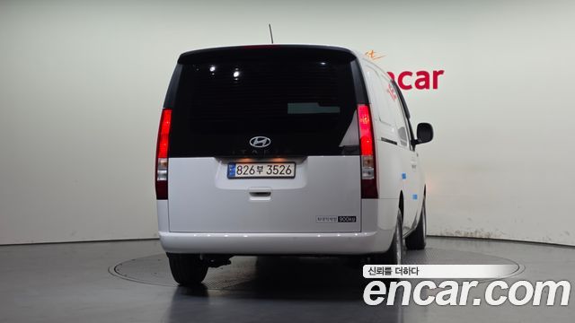 Hyundai Staria 2025 — photo 4