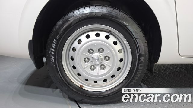 Hyundai Staria 2025 — photo 5