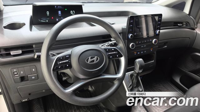 Hyundai Staria 2025 — photo 10