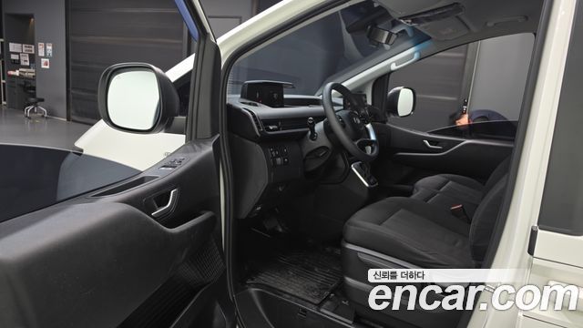 Hyundai Staria 2025 — photo 13