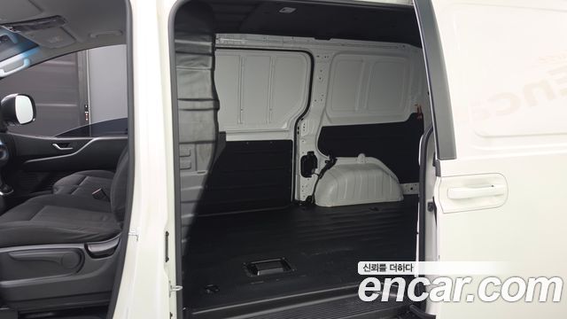 Hyundai Staria 2025 — photo 17