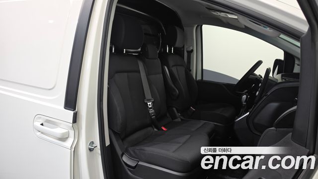 Hyundai Staria 2025 — photo 18