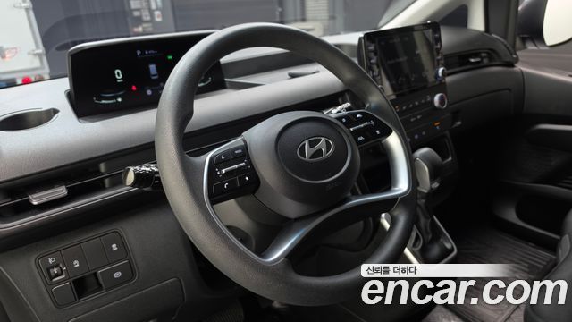 Hyundai Staria 2025 — photo 19