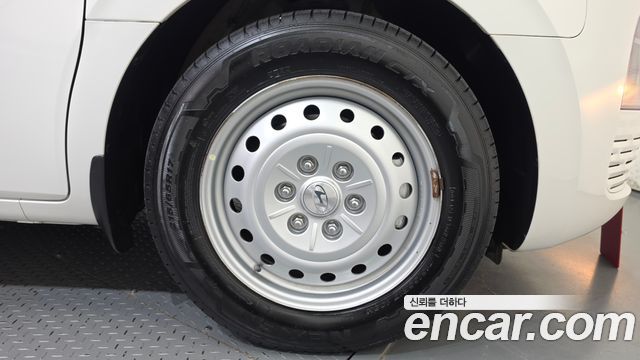 Hyundai Staria 2025 — photo 7