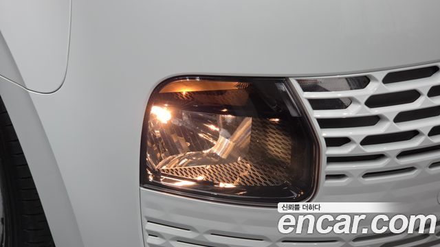 Hyundai Staria 2025 — photo 8