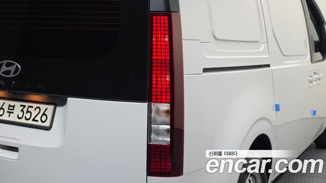 Hyundai Staria 2025 — photo 9
