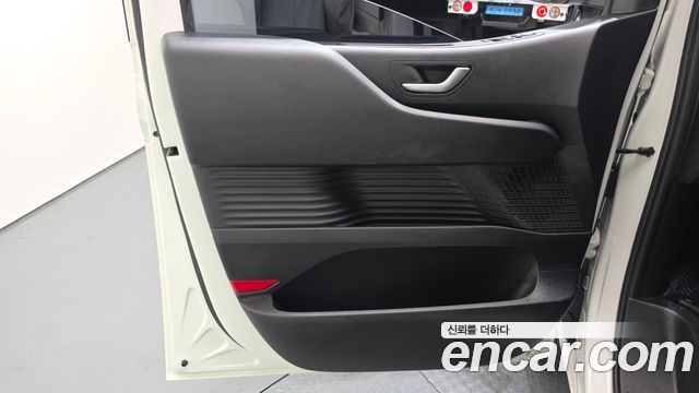 Hyundai Staria 2025 — photo 14
