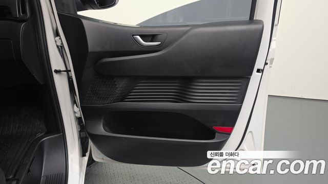 Hyundai Staria 2025 — photo 15