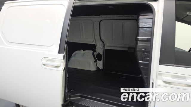 Hyundai Staria 2025 — photo 16